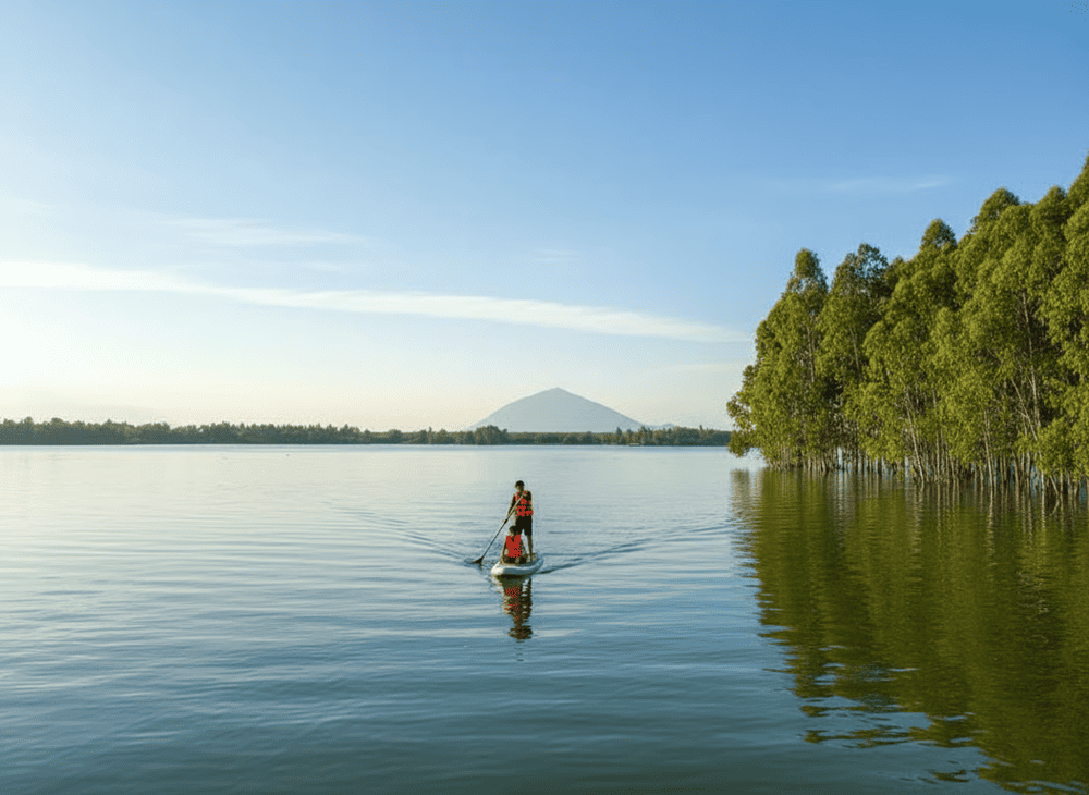 Khung cảnh s&ocirc;ng nước hữu t&igrave;nh tại Hồ Dầu Tiếng
